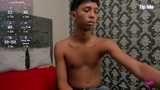 Snapshot of Little_Twink19x chatting on May 3, 7:53 pm Little Twink19x online show from May 3, 7:53 pm