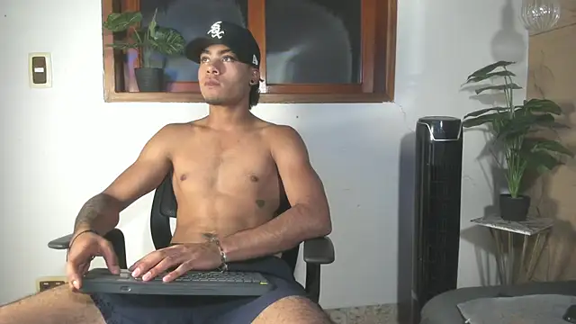 Snapshot of Jeremy_wallker chatting on May 20, 8:48 pm Jeremy wallker online show from May 20, 8:48 pm