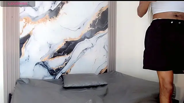 Snapshot of Alondra_Wile chatting on April 1, 7:22 pm Alondra Wile online show from April 1, 7:22 pm