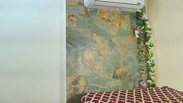 Snapshot of Jade_Roxx chatting on March 21, 3:44 am Jade Roxx online show from March 21, 3:44 am