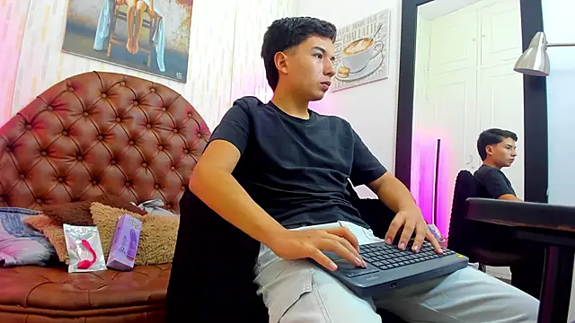 thiago cruz0 online show from March 31, 1:00 pm