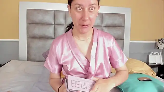 Snapshot of LunaDamasco chatting on March 10, 5:07 pm LunaDamasco online show from March 10, 5:07 pm