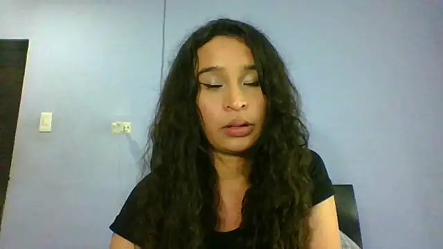 Snapshot of scarlettscottx_ chatting on June 22, 12:02 am scarlettscottx online show from June 22, 12:02 am
