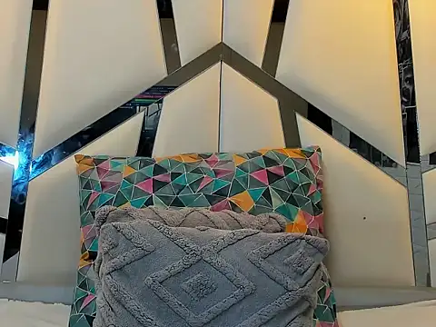 Emmadarlinghh online show from April 8, 5:29 am