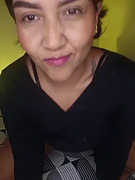 EmiliaVincenzo online show from February 24, 1:20 pm