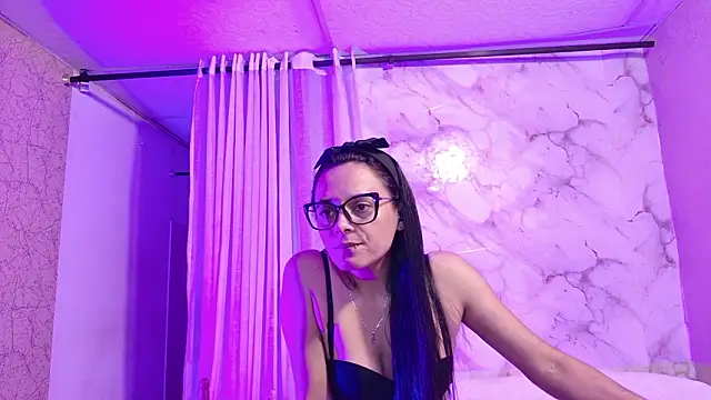 Snapshot of QueenSallyDesire chatting on March 9, 1:42 am QueenSallyDesire online show from March 9, 1:42 am