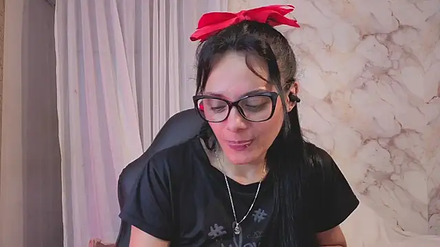 Snapshot of QueenSallyDesire chatting on March 27, 8:26 am QueenSallyDesire online show from March 27, 8:26 am