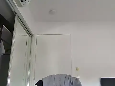 Snapshot of sweetiepuppy421 chatting on March 29, 12:21 am sweetiepuppy421 online show from March 29, 12:21 am