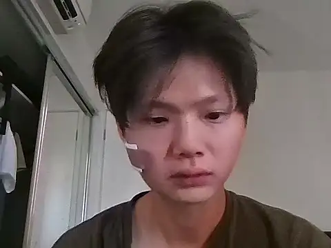 Snapshot of sweetiepuppy421 chatting on April 7, 1:17 am sweetiepuppy421 online show from April 7, 1:17 am