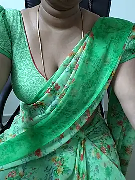 Snapshot of Vandana122 chatting on March 13, 5:14 am Vandana122 online show from March 13, 5:14 am