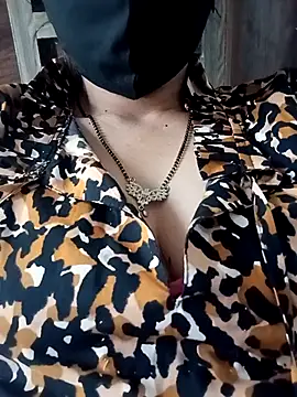 Snapshot of Vandana122 chatting on March 25, 5:35 am Vandana122 online show from March 25, 5:35 am