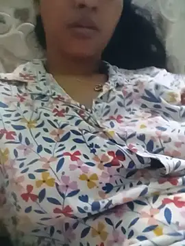 Snapshot of Vandana122 chatting on June 5, 10:21 am Vandana122 online show from June 5, 10:21 am