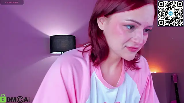 Snapshot of taticamomile chatting on April 1, 1:12 pm taticamomile online show from April 1, 1:12 pm