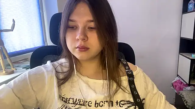 TomikoPfau online show from February 28, 7:42 am