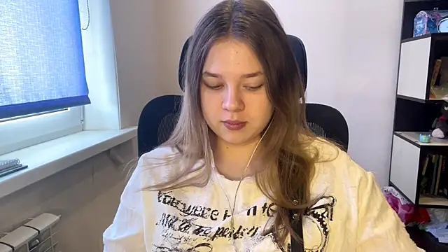 TomikoPfau online show from March 23, 7:34 am