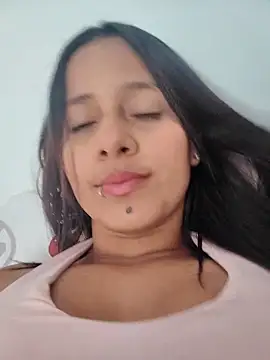 Snapshot of Mia_belve_a chatting on May 3, 9:43 pm Mia belve a online show from May 3, 9:43 pm
