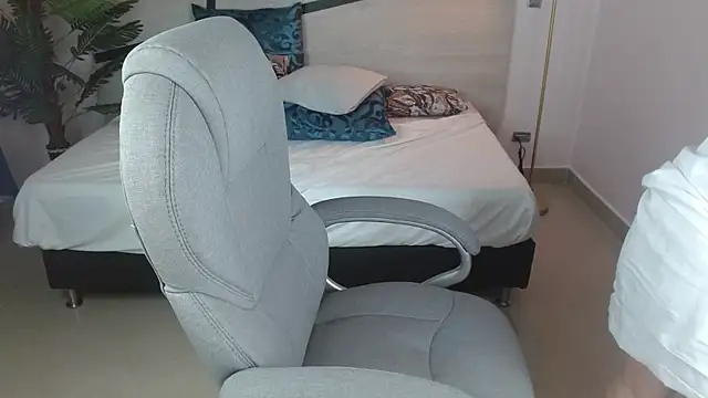 Snapshot of Anne_blake chatting on March 18, 1:58 pm Anne blake online show from March 18, 1:58 pm