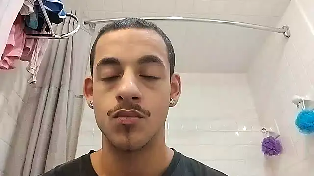 Snapshot of momo0208 chatting on February 19, 4:36 pm momo0208 online show from February 19, 4:36 pm