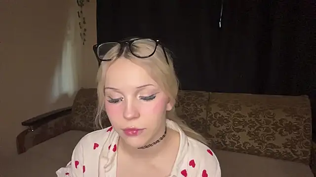 MysticKris online show from April 3, 1:20 pm