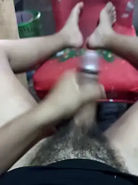 Snapshot of leo73w6 chatting on February 20, 2:06 pm leo73w6 online show from February 20, 2:06 pm