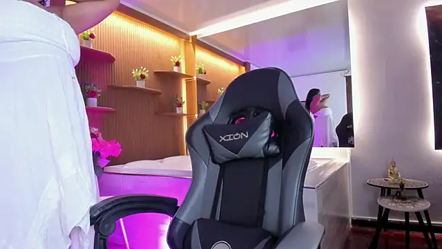 Madisson Edwards online show from April 4, 1:08 pm