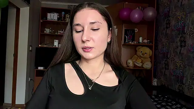 Snapshot of poly_princess chatting on March 3, 6:08 am poly princess online show from March 3, 6:08 am