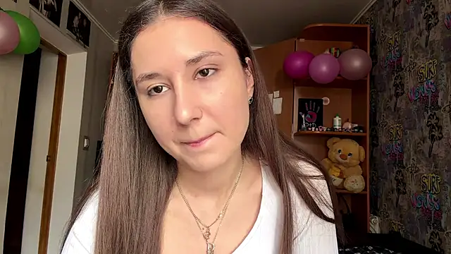 Snapshot of poly_princess chatting on March 4, 9:15 am poly princess online show from March 4, 9:15 am