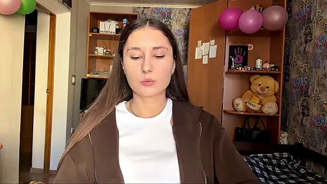 Snapshot of poly_princess chatting on March 5, 8:10 am poly princess online show from March 5, 8:10 am