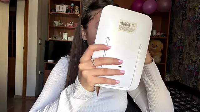 Snapshot of poly_princess chatting on March 9, 9:13 am poly princess online show from March 9, 9:13 am