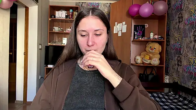 Snapshot of poly_princess chatting on March 11, 9:04 am poly princess online show from March 11, 9:04 am