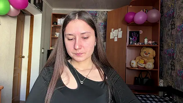 Snapshot of poly_princess chatting on March 12, 7:36 am poly princess online show from March 12, 7:36 am