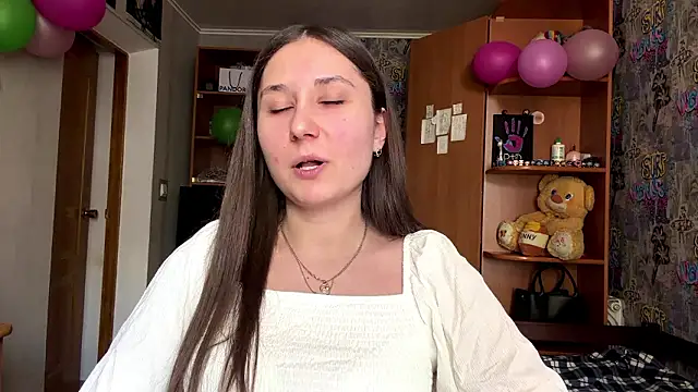 Snapshot of poly_princess chatting on March 17, 12:19 pm poly princess online show from March 17, 12:19 pm