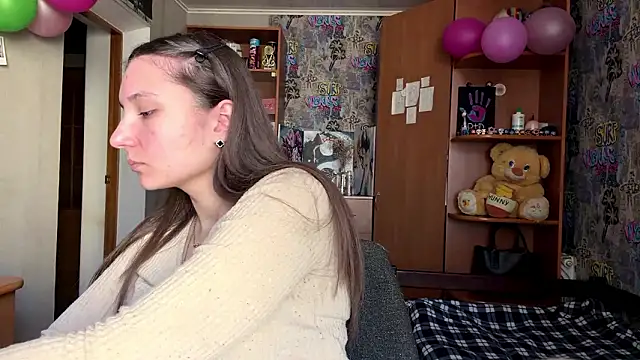 Snapshot of poly_princess chatting on March 23, 9:13 am poly princess online show from March 23, 9:13 am