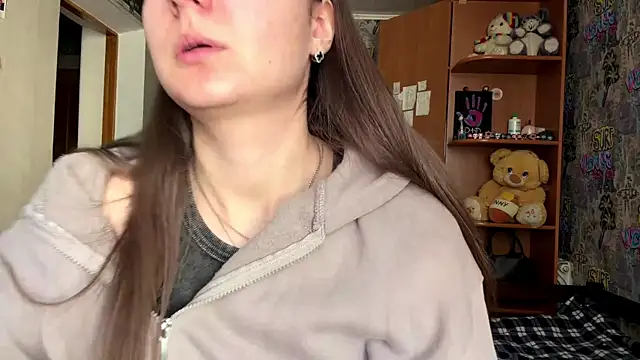 Snapshot of poly_princess chatting on March 25, 9:15 am poly princess online show from March 25, 9:15 am