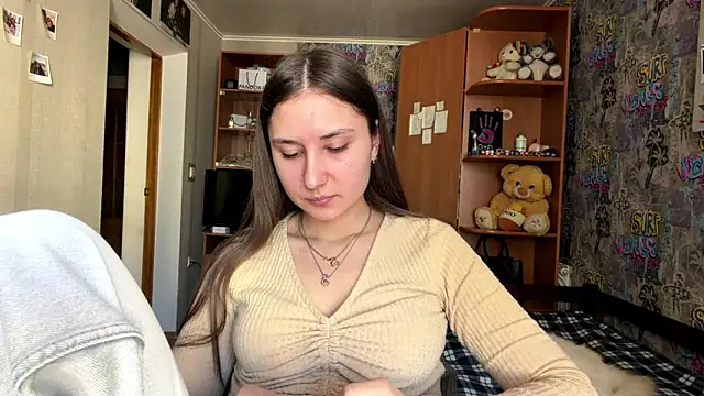 Snapshot of poly_princess chatting on March 27, 9:32 am poly princess online show from March 27, 9:32 am