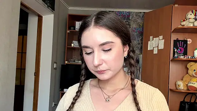 Snapshot of poly_princess chatting on April 1, 1:41 pm poly princess online show from April 1, 1:41 pm