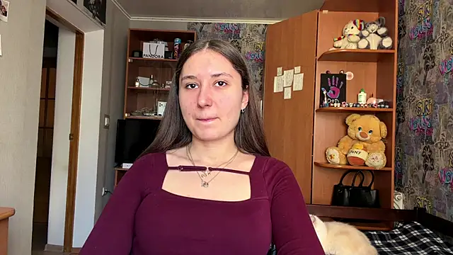 Snapshot of poly_princess chatting on April 2, 11:08 am poly princess online show from April 2, 11:08 am