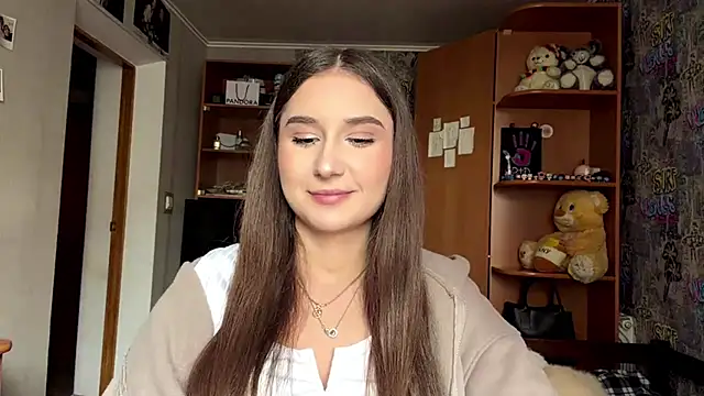 Snapshot of poly_princess chatting on April 8, 11:10 am poly princess online show from April 8, 11:10 am