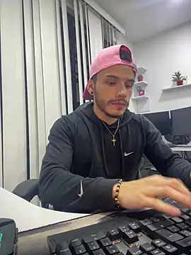 liam es online show from April 4, 5:38 am