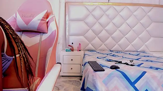 Snapshot of michelleblair1 chatting on March 29, 12:38 pm michelleblair1 online show from March 29, 12:38 pm