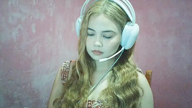 Snapshot of DessertFlower chatting on June 18, 4:13 am DessertFlower online show from June 18, 4:13 am