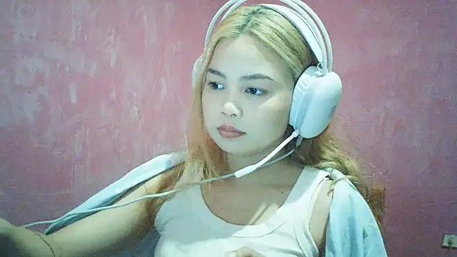 Snapshot of DessertFlower chatting on July 2, 3:23 am DessertFlower online show from July 2, 3:23 am