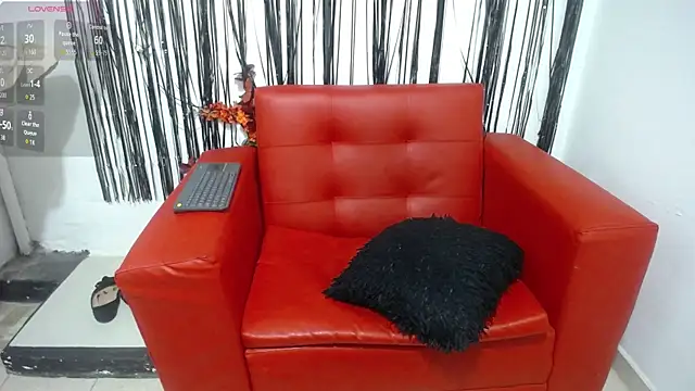 Snapshot of mailyn_pym chatting on April 8, 2:28 pm mailyn pym online show from April 8, 2:28 pm