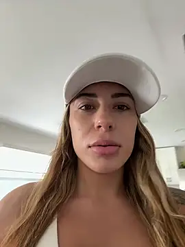 Snapshot of lucymiami1 chatting on February 19, 7:43 pm lucymiami1 online show from February 19, 7:43 pm