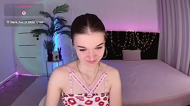 Snapshot of Ann_Wood chatting on May 7, 2:44 pm Ann Wood online show from May 7, 2:44 pm
