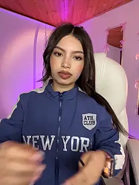 Snapshot of Mady_Pink chatting on March 3, 2:50 am Mady Pink online show from March 3, 2:50 am