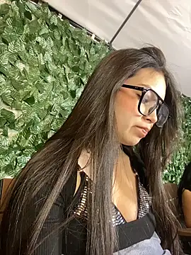 Snapshot of Mady_Pink chatting on March 13, 5:36 am Mady Pink online show from March 13, 5:36 am