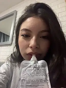 Snapshot of Mady_Pink chatting on March 26, 4:40 am Mady Pink online show from March 26, 4:40 am