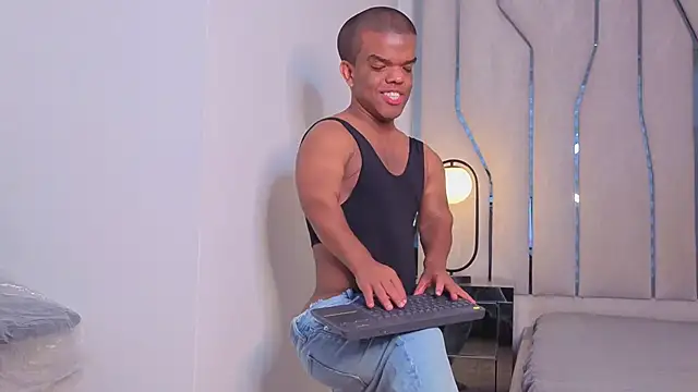 CHARLIE WALKERR online show from April 2, 12:25 pm