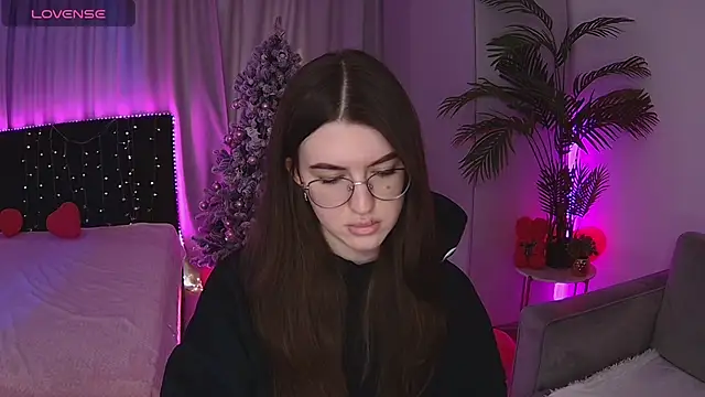 Snapshot of Helen_Yesss chatting on February 20, 11:11 am Helen Yesss online show from February 20, 11:11 am